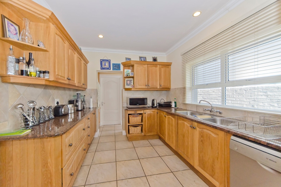 3 Bedroom Property for Sale in Leisure Isle Western Cape